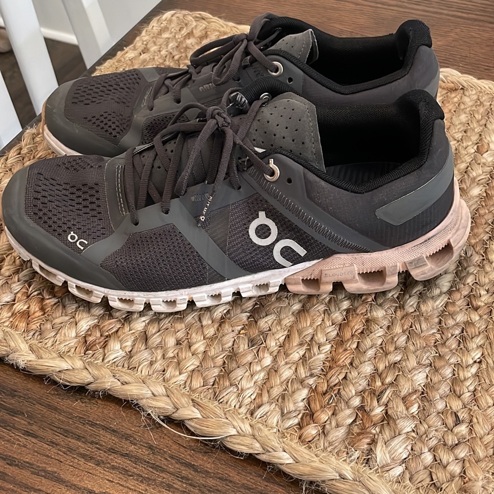 Women’s onclouds